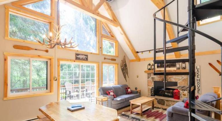 Vacation home with jacuzzi in Lake Harmony, PA