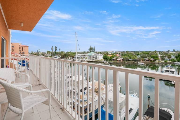 Child-friendly condo with jacuzzi & heated pool | Water view | Close to the beach | Dogs allowed in Treasure Island, FL