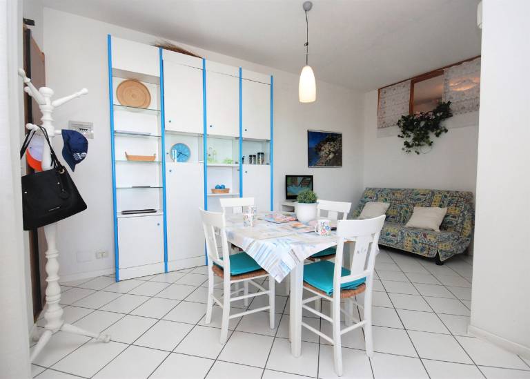 Rental apartment with 2 rooms for 6 persons — photo 4
