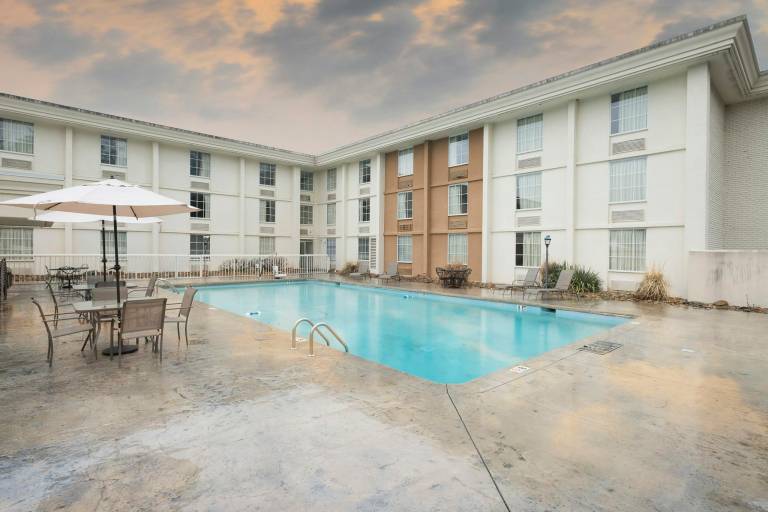Red Roof Inn Knoxville Central - Papermill Road — photo 2