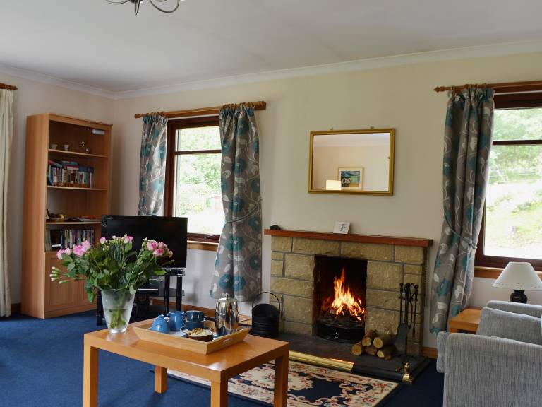 Cottage with yard | River view — photo 2