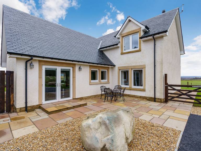 Cottage with BBQ, garden & hot tub | River view — photo 2