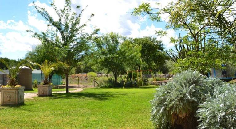 Holiday apartment with yard in Oudtshoorn