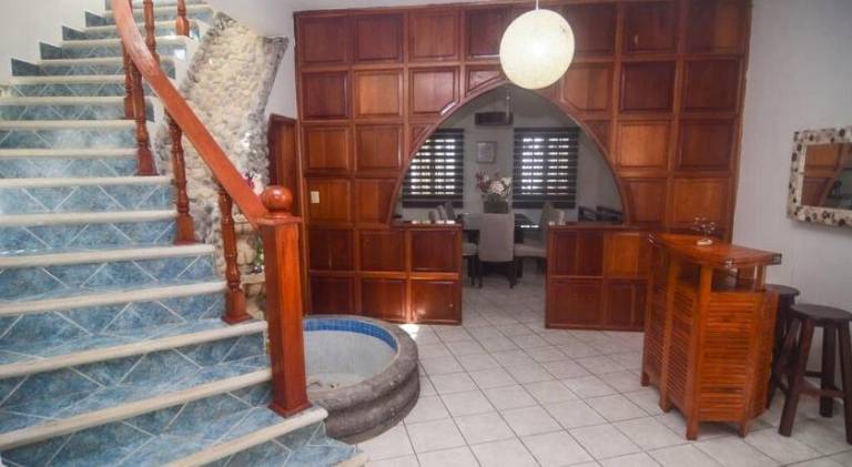 House with pool & jacuzzi — photo 5