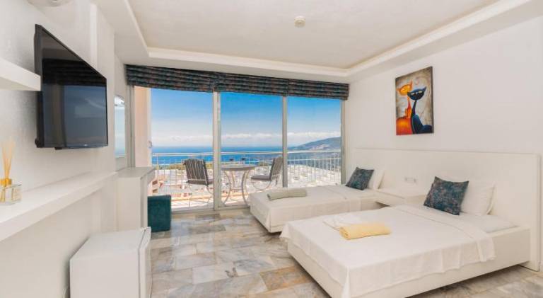 Fully equipped beautiful villa with BBQ, private pool & yard | Pets allowed — photo 2