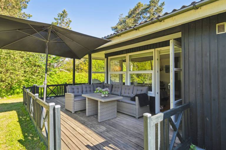 Vacation home with yard, barbeque & terrace — photo 2