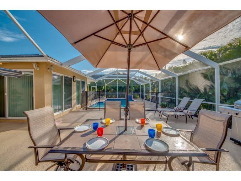 Family-Friendly Pool Retreat for You & Your Fur Baby Villa Hideaway – Roelens Vacations — photo 5