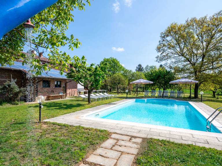 Vacation home with garden, patio & hot tub | Nature view | Good for workation — photo 2