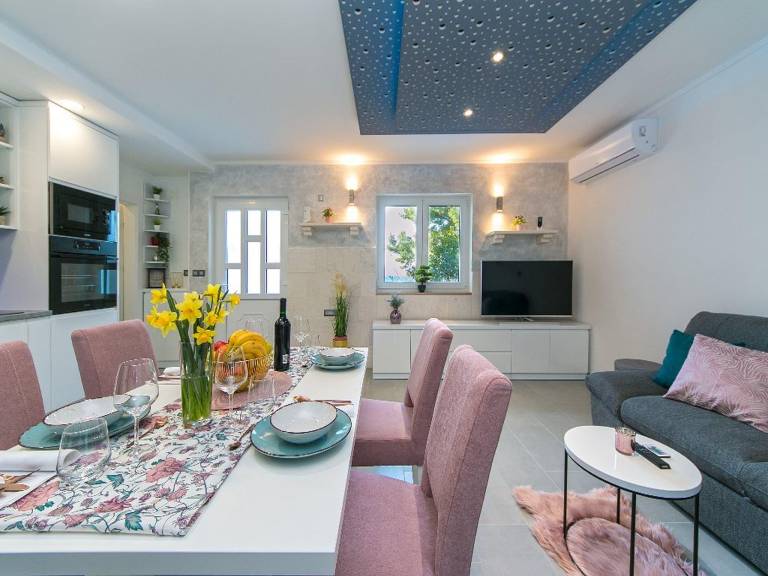 Holiday apartment with terrace & grill — photo 3