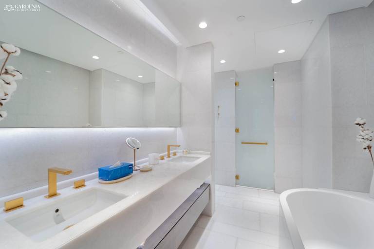 FIVE Palm Prive Pool and Garden Luxury Suite in Abu Dhabi