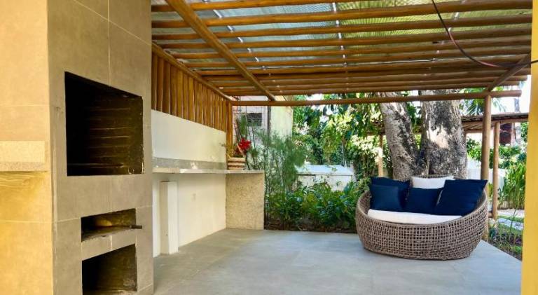 House with pool — photo 5