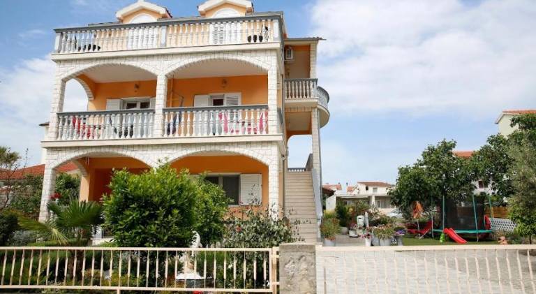 Holiday apartment with 3 rooms for 5 persons in Vodice