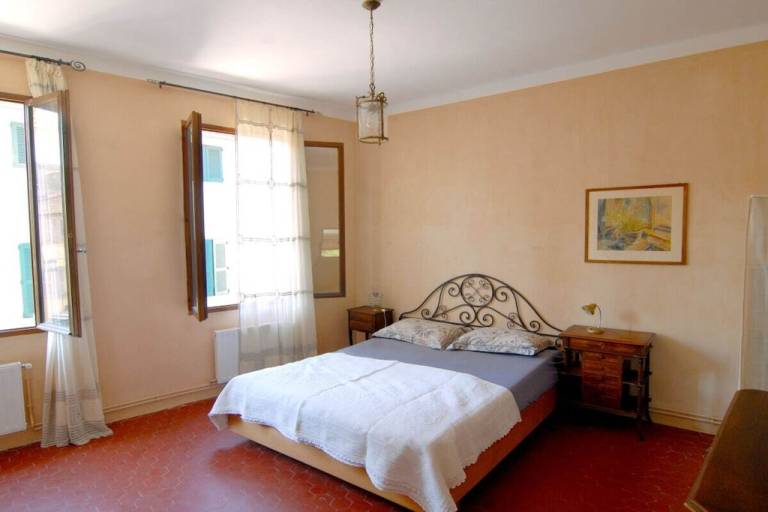 Fully equipped vacation home | Near Popes' Palace | Pet-friendly — photo 3