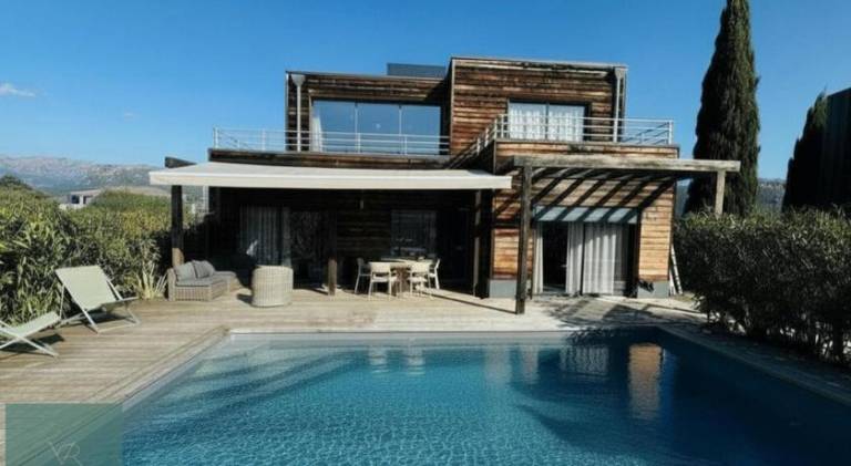 Villa with pool in Zonza