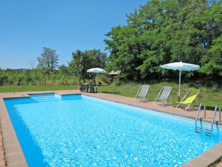 Vacation home with patio, BBQ & yard | Nature view — photo 4