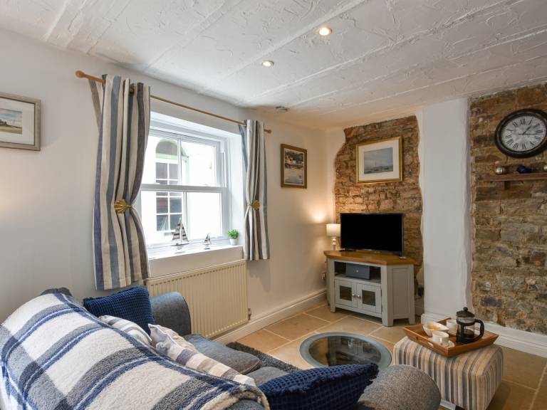 Family-oriented cottage | Beach view | Beach nearby | Pets allowed — photo 4
