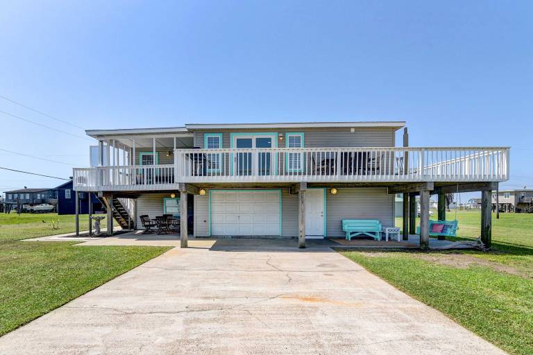 Walk to Beach & Bay: Galveston Home w/ Pier Access — photo 3