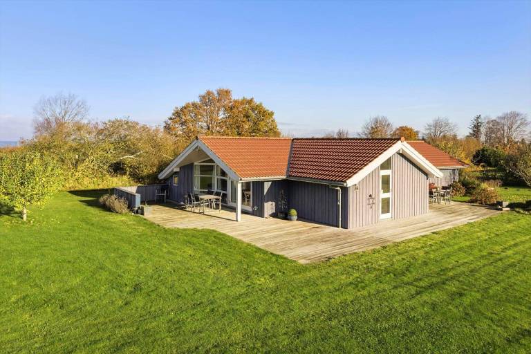 House with patio & BBQ in Nordborg