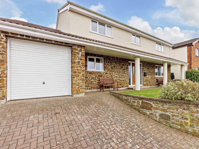 Fully equipped cottage with yard | Pets allowed in Bude