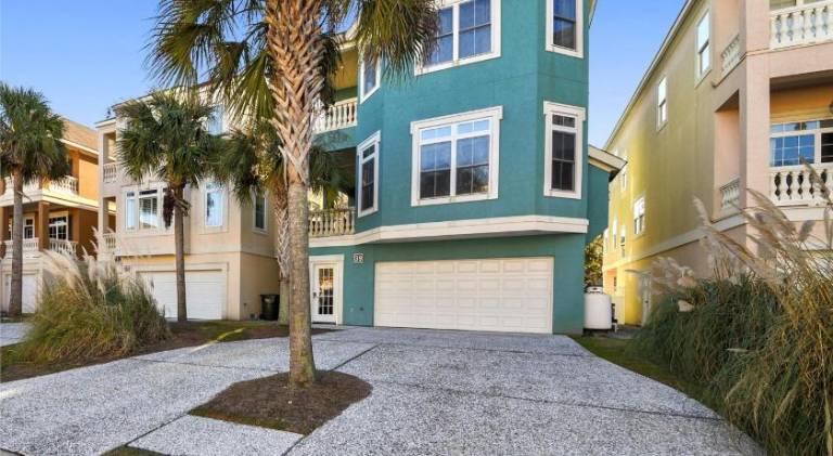 Spacious house | Dogs allowed in Hilton Head Island, SC