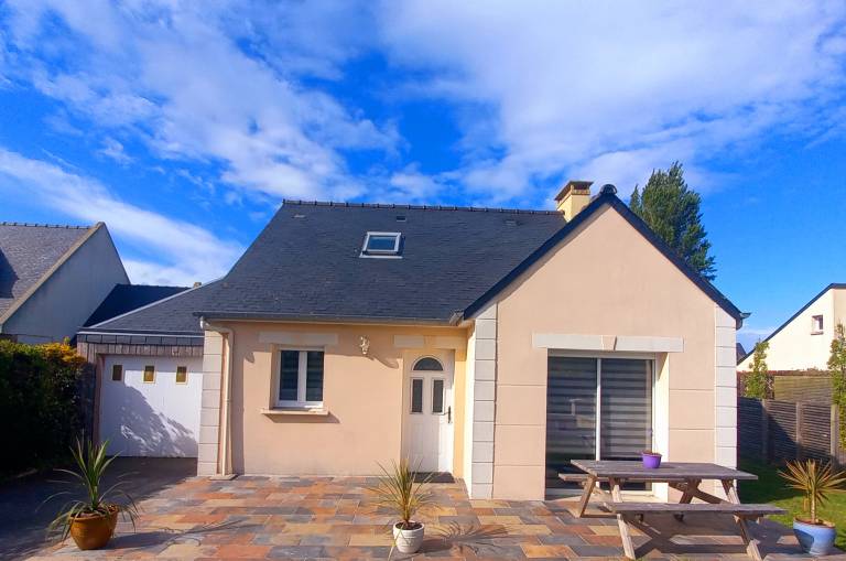 Vacation home with yard, terrace & barbecue | Sea view — photo 3
