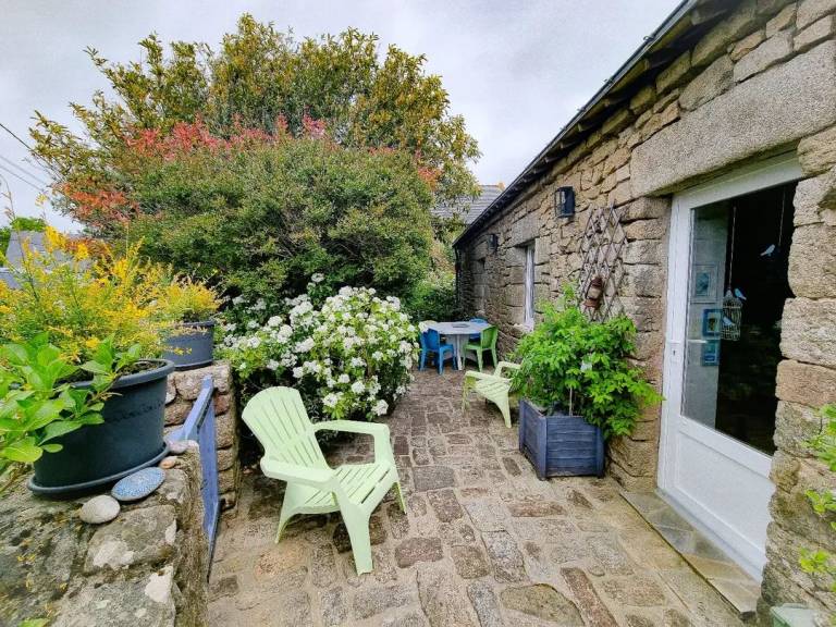 Fully equipped gite with garden, grill & patio | Garden view | Pets allowed — photo 3