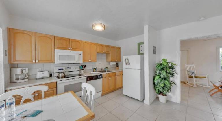 Bahama Beach Club Pompano - Fort Lauderdale - Charming and Cozy Studios & Apartments close to Beach — photo 2