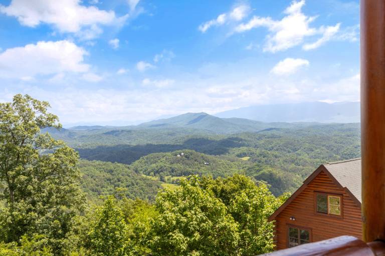 Stunning Mountain Views Game Room Pet Friendly Hot Tub WiFi — photo 2