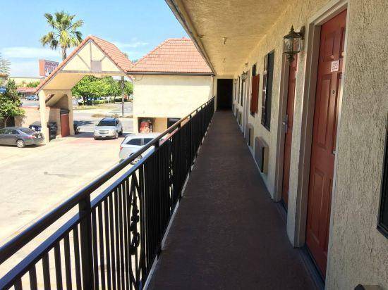 Executive Suites Inn — photo 3