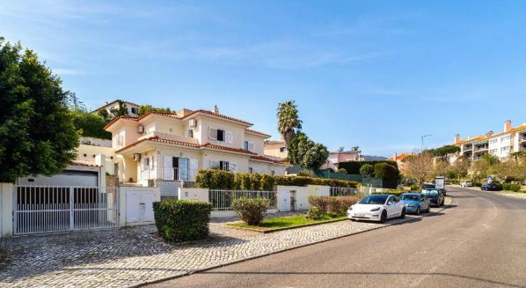 Pleasant house with private pool, terrace & hot tub | Good for workation | Pets allowed in Sintra