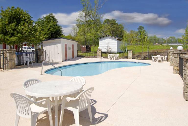 Americas Best Value Inn Conyers — photo 3