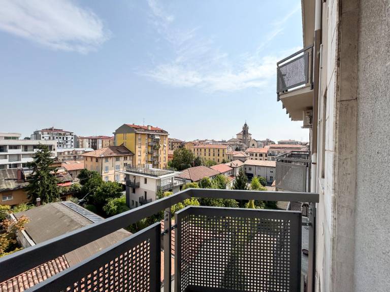 Family-oriented spacious apartment with garden & terrace | Next to Fontana del Delfino | Perfect for remote work | Pets allowed — photo 3
