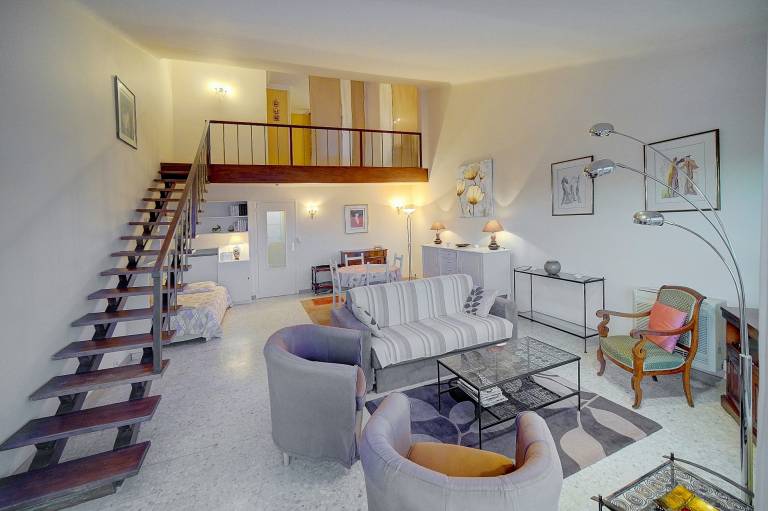 Rental apartment with yard & terrace — photo 5