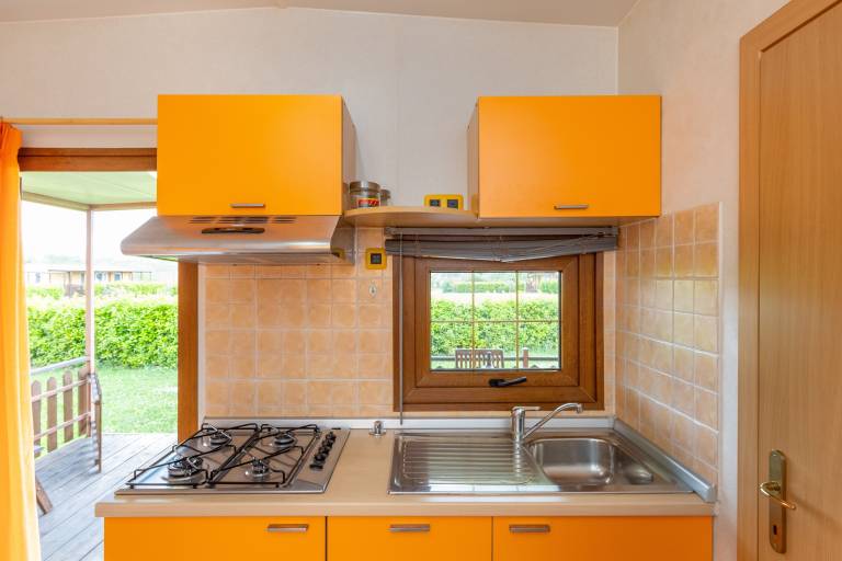 Bungalow 'Stella 2' with Shared Pool, Private Terrace and Air Conditioning — photo 4
