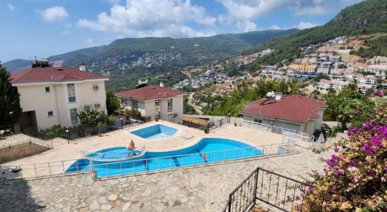 Villa with private pool, barbeque & hot tub | Suitable for remote work | Pets allowed — photo 4