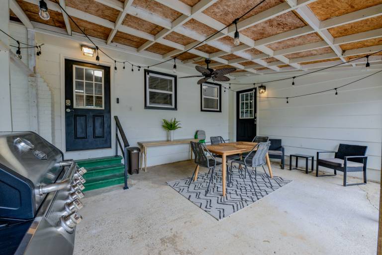 Vacation home with yard & barbecue | City view — photo 4