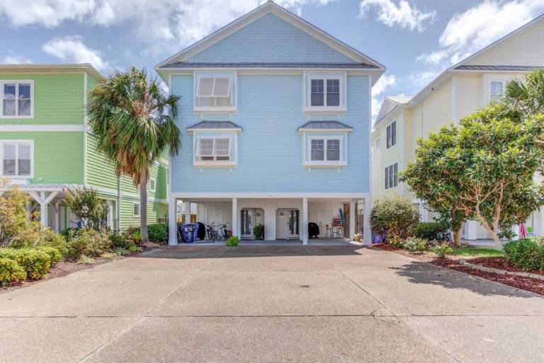 Children-friendly spacious vacation home with yard | Beach nearby | Pets are welcome — photo 2