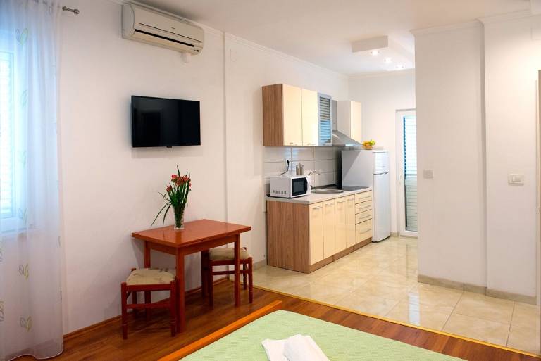 Rental apartment with BBQ & terrace | Garden view — photo 3