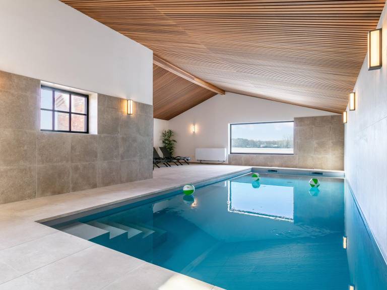 Beautiful farmhouse for groups with indoor pool — photo 2