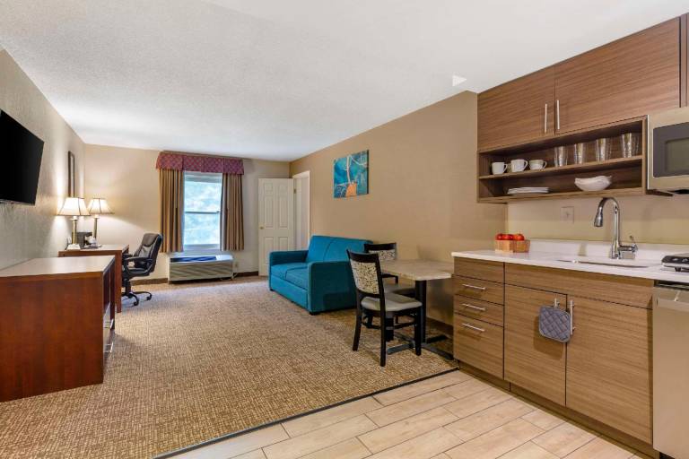 MainStay Suites Foxboro - Mansfield — photo 4