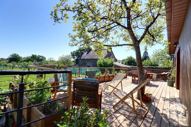 Gite with terrace & yard — photo 4