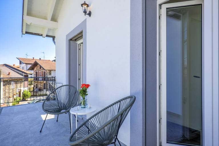 Fully equipped holiday apartment with hot tub, garden & patio | Lake view | Pets are welcome — photo 2