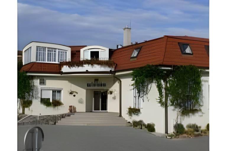 ZAMOCKA KORUNA u Hoffera in Nitra