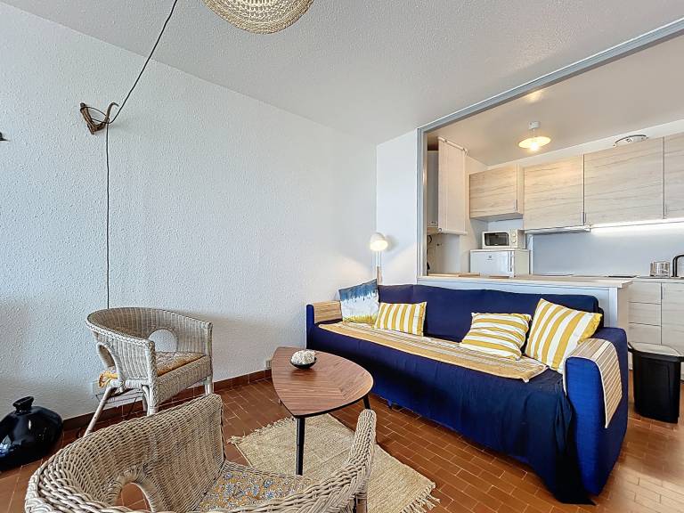 1BR in Carnon - Sleeps 4 - Near Beach and Shops - TV, Washing Machine, Dishwasher, Parking — photo 3