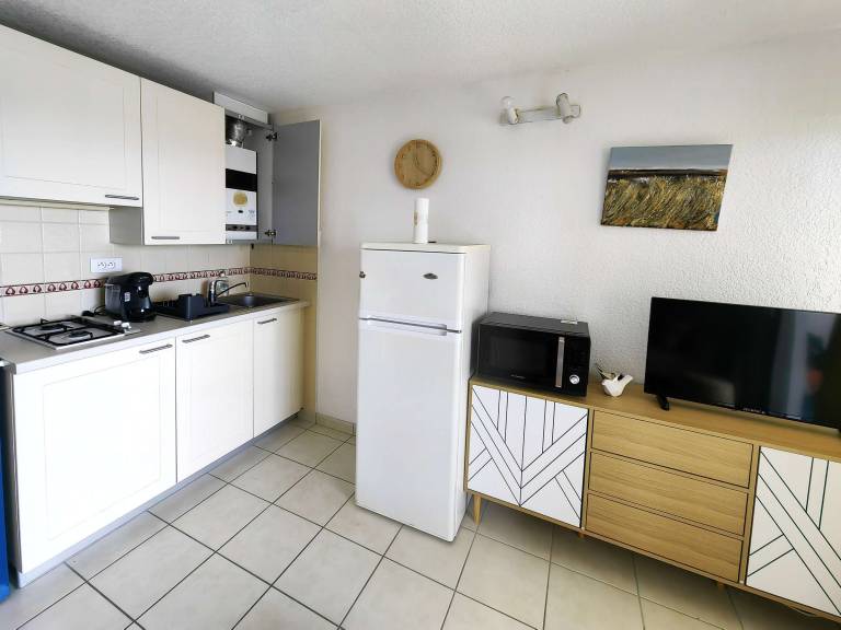 Holiday apartment with pool — photo 4