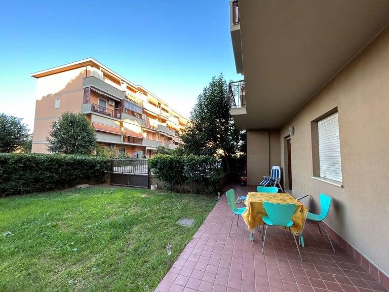 Rental apartment with garden — photo 2