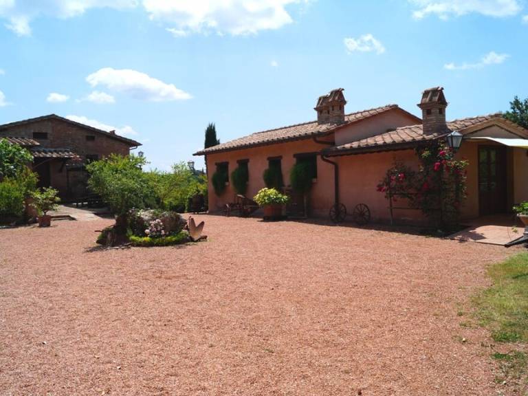 Vacation home with pool — photo 3