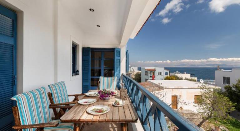 Nice apartment with patio | Pets allowed in Aegina