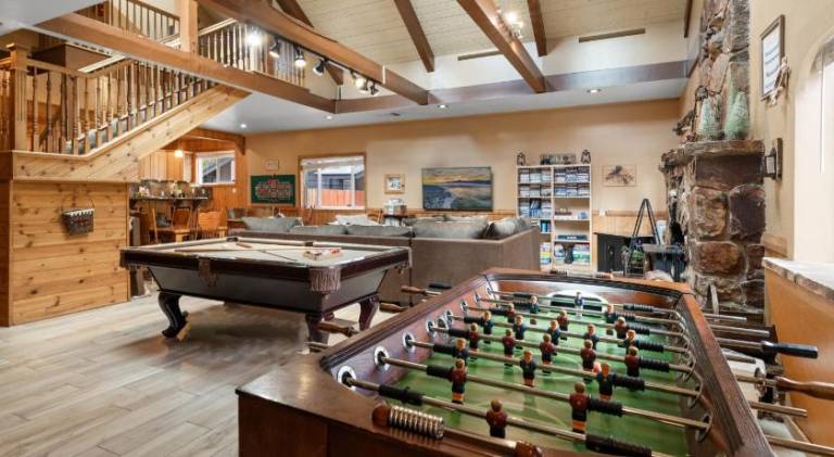 House with terrace, grill & yard in Big Bear Lake, CA