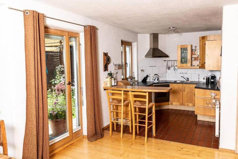 Vacation home with barbecue, garden & patio | Mountain view — photo 2